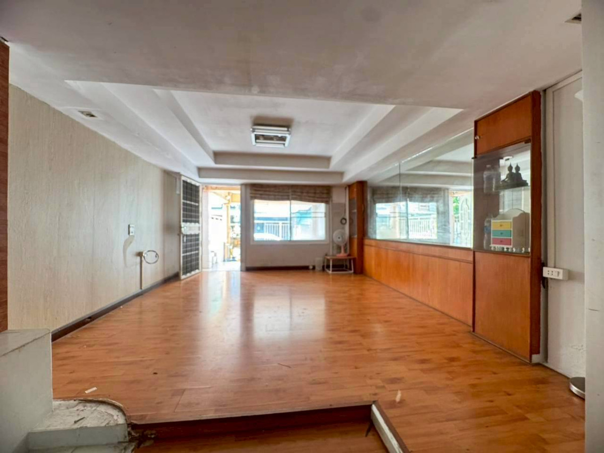 ขายทาวน์โฮมรามคำแหง หัวหมาก : ขายบ้านทาวน์เฮ้าส์ 2 ชั้น หมู่บ้านคอลเลจทาวน์ ซอยรามคำแหง 24 รีโนเวทใหม่เรียบร้อย (N.2033)