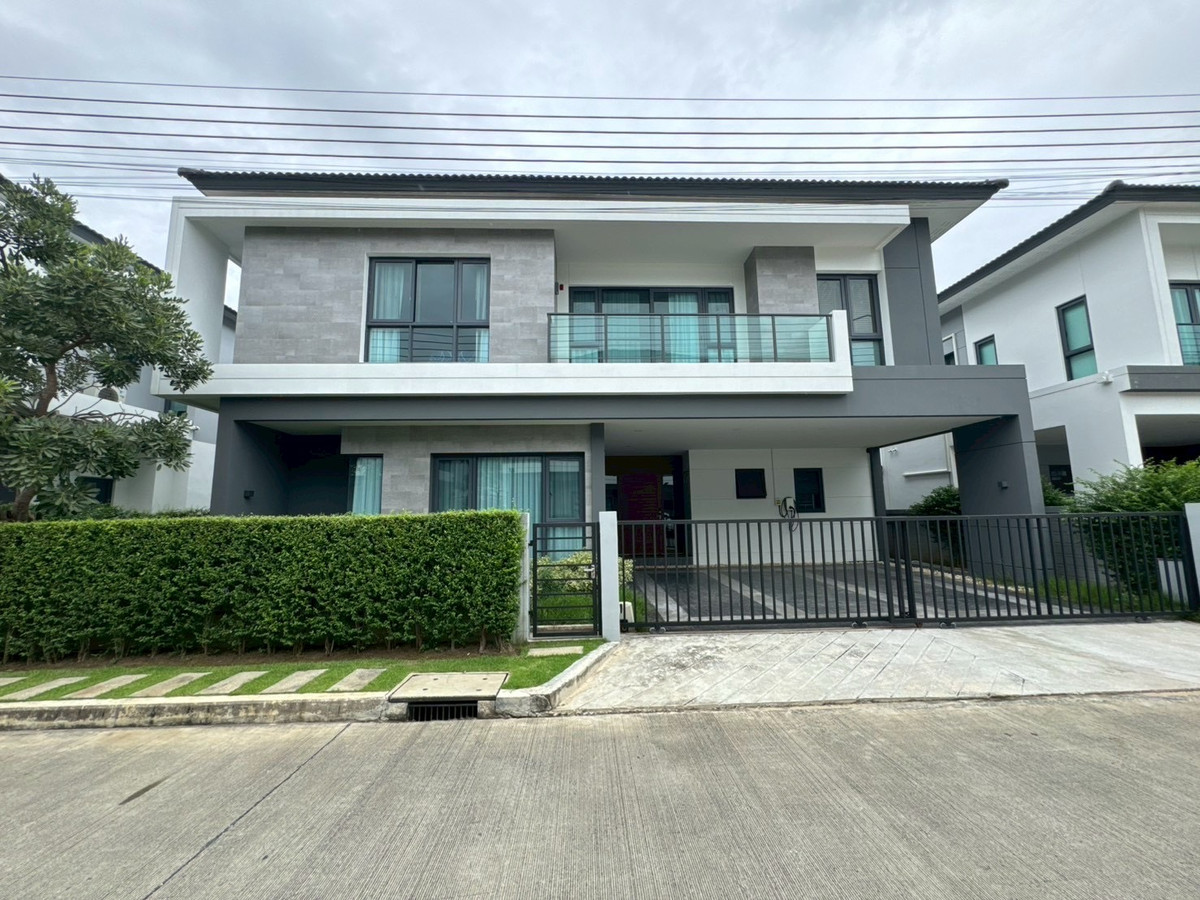 For RentHouseBangna, Bearing, Lasalle : ✨[𝐅𝐎𝐑 𝐑𝐄𝐍𝐓] House for rent near Mega Bangna. The City Bangna The house is empty and ready to move in 🌳