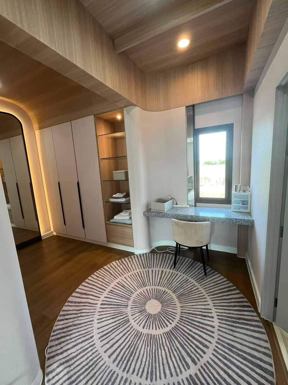 ให้เช่าบ้านบางนา แบริ่ง ลาซาล : บ้านเดี่ยวหรู 4 ห้องนอน - ตกแต่งสวย (สไตล์บ้านโชว์) เช่า 130000 บาท/เดือน