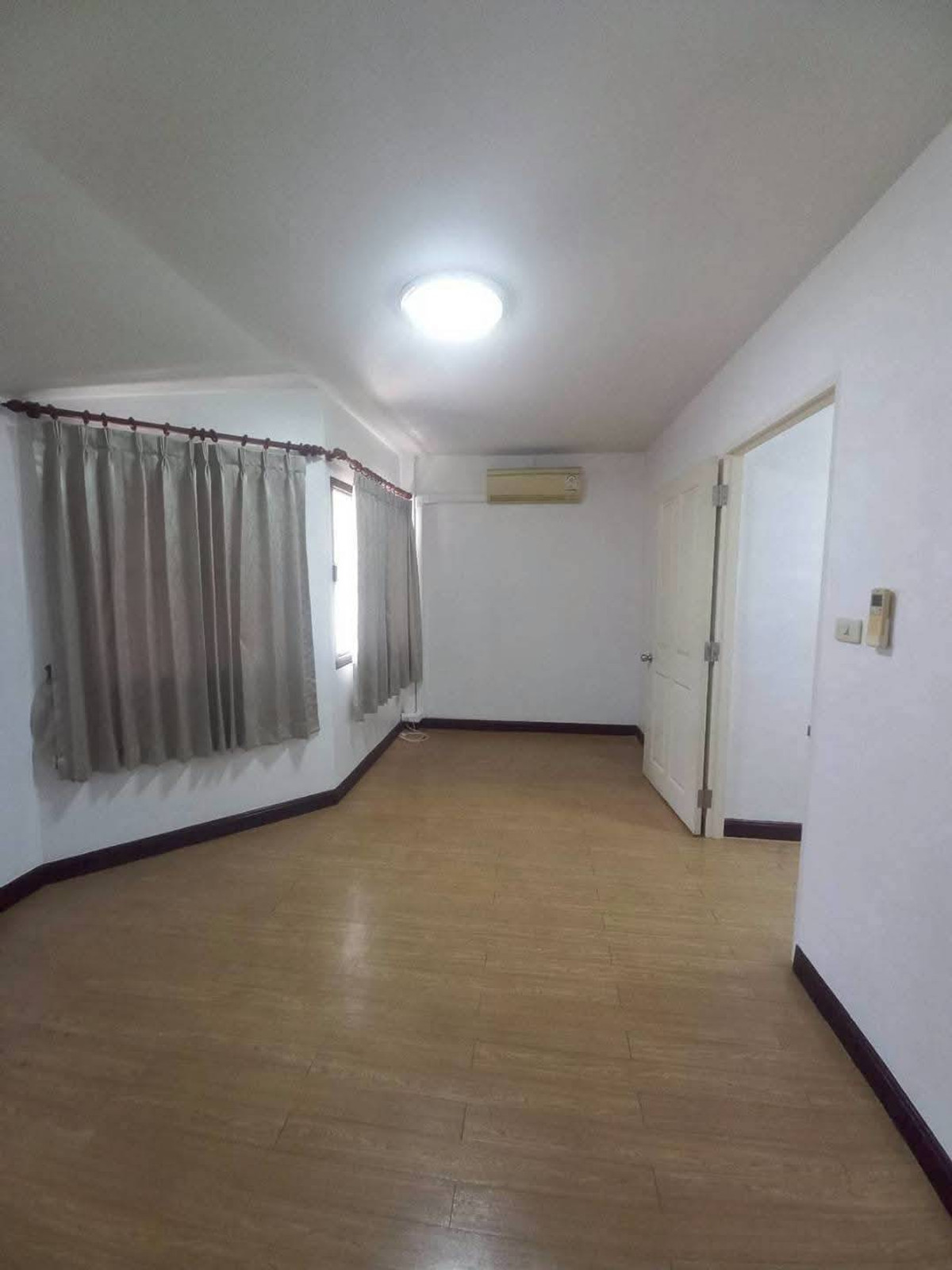 For SaleTownhomePattanakan, Srinakarin : Baan Klang Muang Rama 9 Soi 43 / 3 Bedrooms (For Sale), Baan Klang Muang Rama 9 Soi 43 / 3 Bedrooms (FOR SALE) JANE039