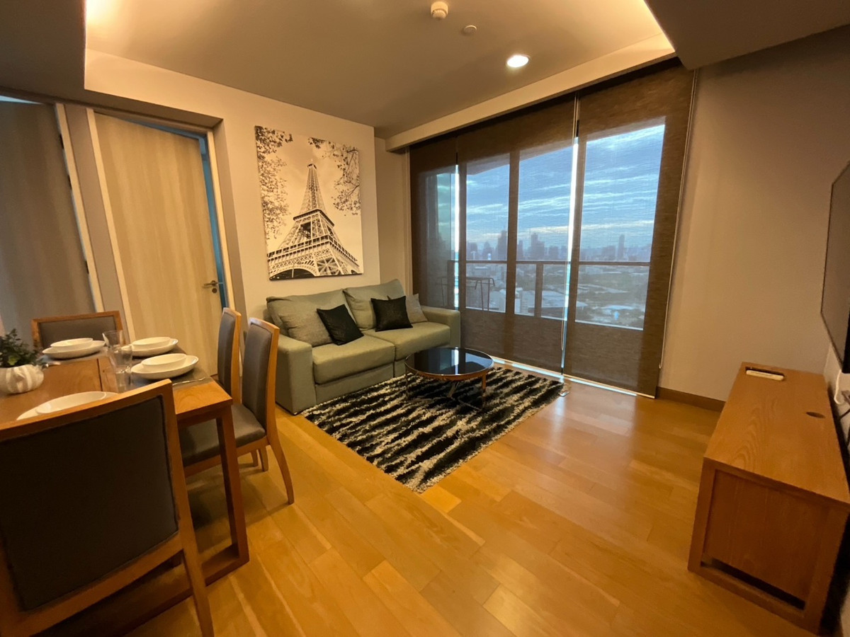 For RentCondoSukhumvit, Asoke, Thonglor : ✨ High-Floor Unit at Lumpini 24 | Phrom Phong ✨ 2 Bed, Nice city view with Prime location near BTS Promphong