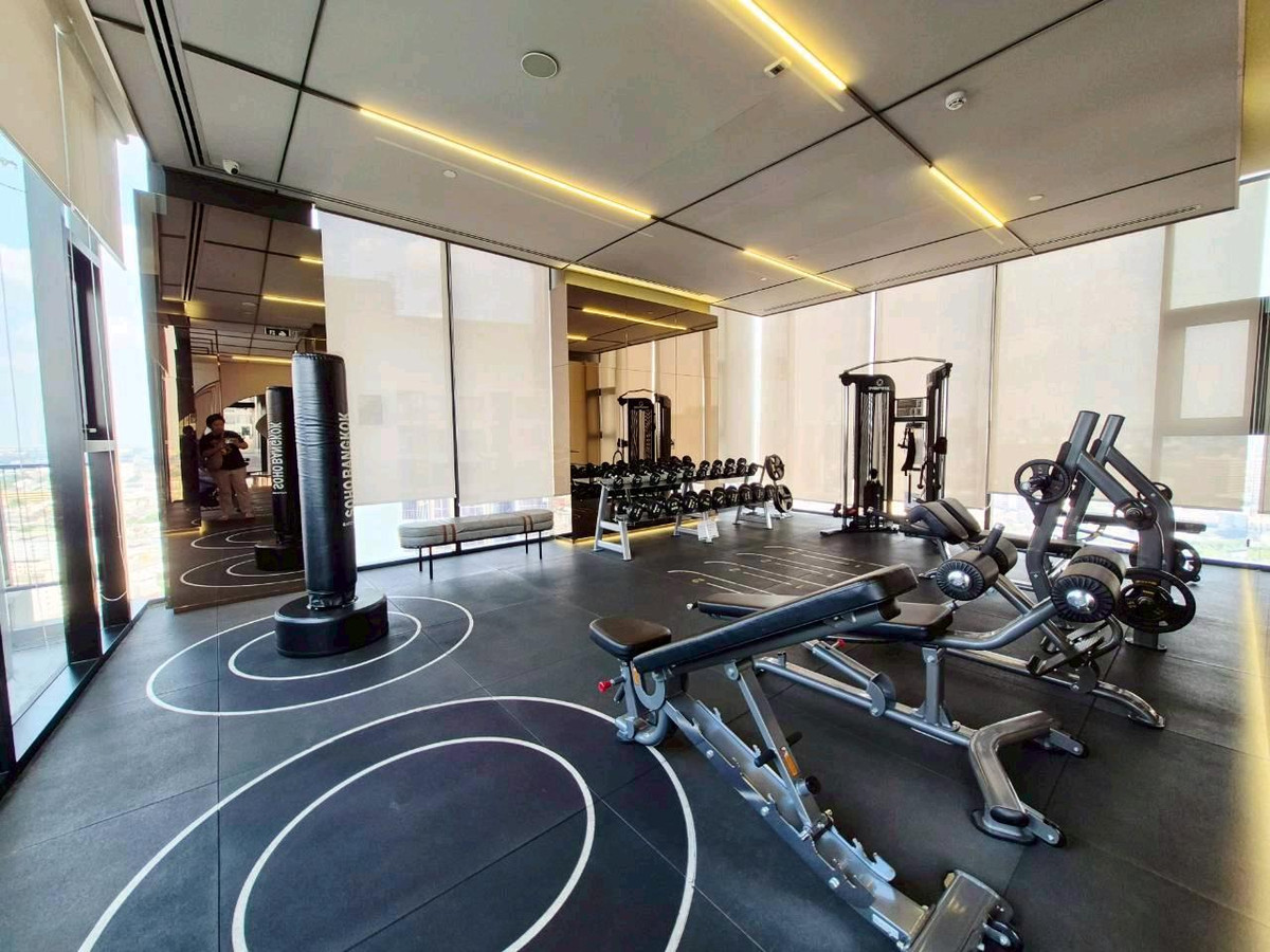 ให้เช่าคอนโดรัชดา ห้วยขวาง : 🔥ให้เช่าด่วน 🔥โซโห​ แบงค็อก​ รัชดา เพดานสูง ห้องสวย แต่งครบ ใกล้ MRT ห้วยขวาง เฟอร์ครบ พร้อมอยู่