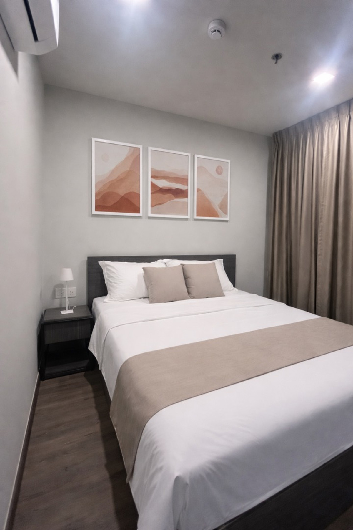 For RentCondoLadprao, Central Ladprao : 🔥For Rent Now🔥 Metris District Ladprao, 23rd floor. Beautiful unit with separate kitchen, fully furnished, and equipped with appliances. Just bring your bags and move in! High floor with unobstructed view. Near MRT Ladprao.