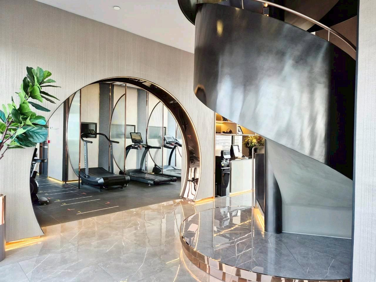 ให้เช่าคอนโดรัชดา ห้วยขวาง : 🔥ให้เช่าด่วน 🔥โซโห​ แบงค็อก​ รัชดา เพดานสูง ห้องสวย แต่งครบ ใกล้ MRT ห้วยขวาง เฟอร์ครบ พร้อมอยู่