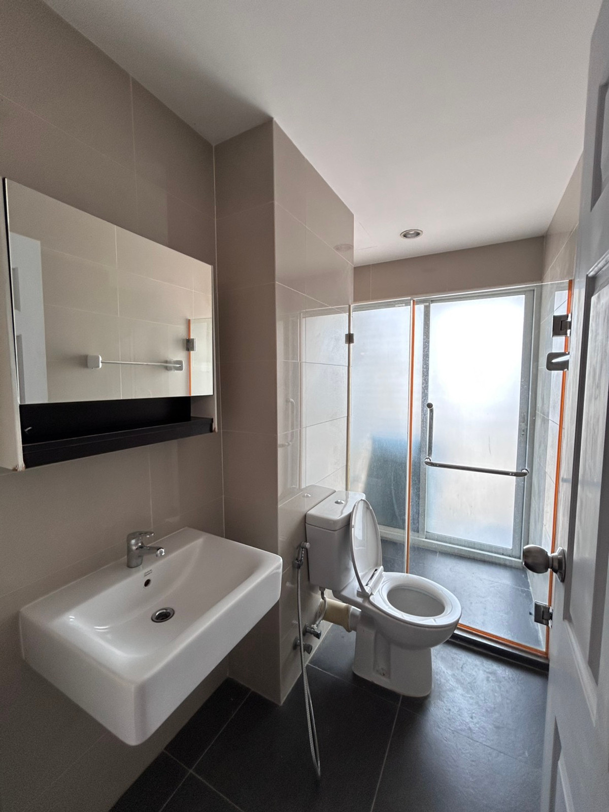 ให้เช่าคอนโดลาดพร้าว เซ็นทรัลลาดพร้าว : SYM Vipha Ladprao ห้องรีโนเวทใหม่ ว่างพร้อมให้เช่า เฟอรนิเจ้อใหม่ เครื่องใช้ไฟฟ้าครบ ใกล้ bts หมอชิดและ mrt จตุจักร