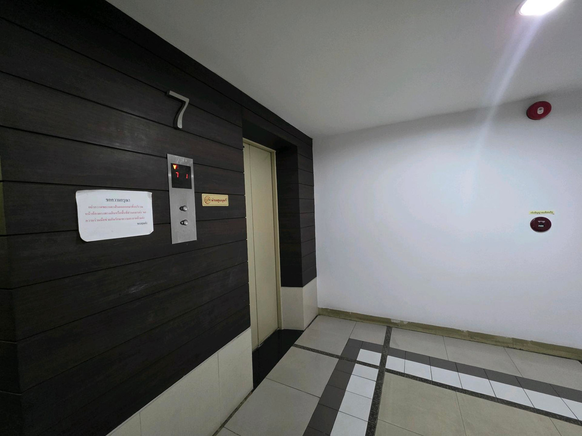 For SaleCondoSapankwai,Jatujak : For sale: Maison de Ville Pradipat 25, spacious room 32 sq m, near BTS Saphan Khwai, good location, affordable price.