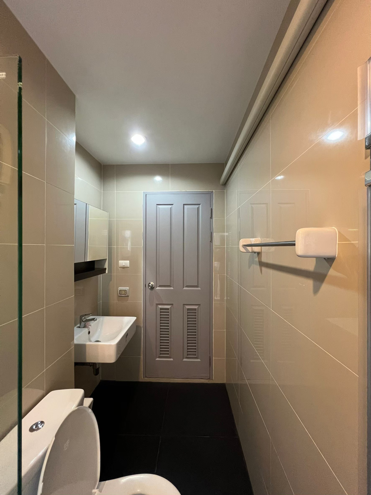 ขายคอนโดลาดพร้าว เซ็นทรัลลาดพร้าว : ขายด่วน ราคาพิเศษ Sym Vipha Ladprao Condo ขนาด 35 ตรม. ราคา 2.3 ล้าน