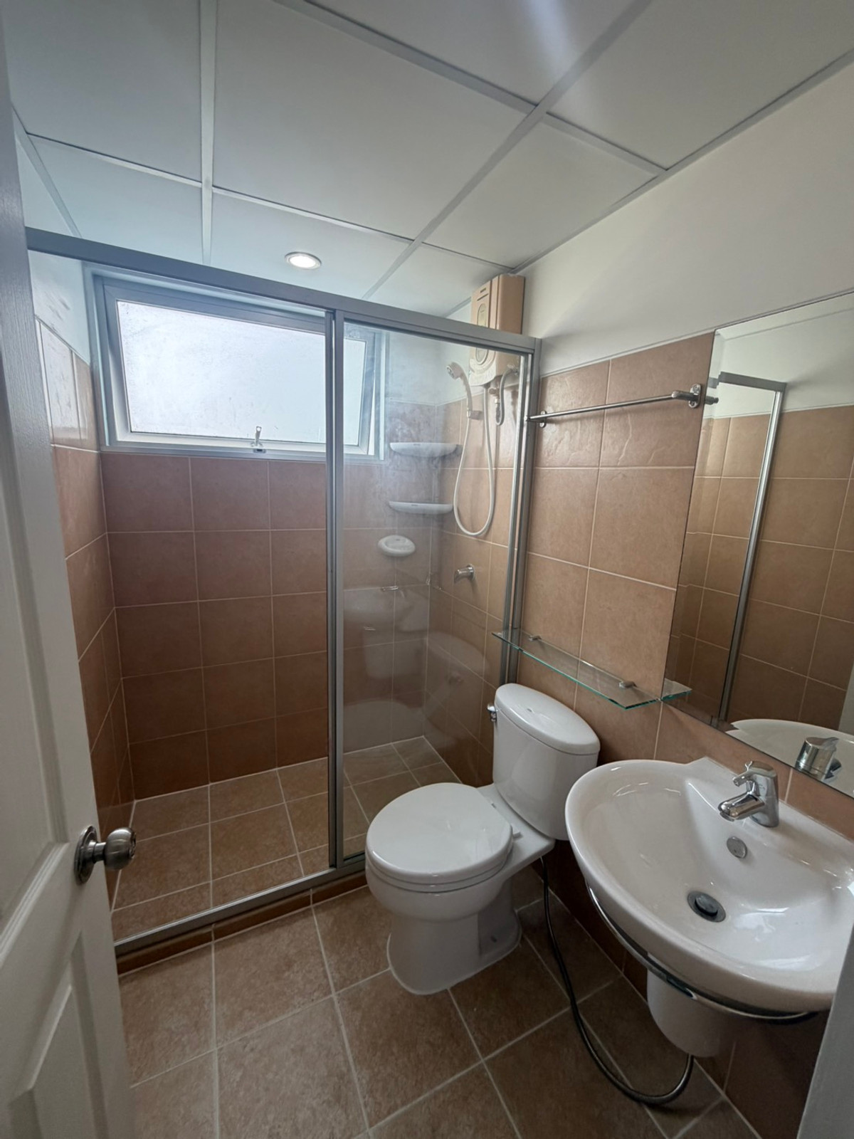 For RentCondoPattanakan, Srinakarin : Condo for rent, Supalai Park Srinakarin, beautiful room, newly decorated, fully furnished, ready to move in, next to the BTS.