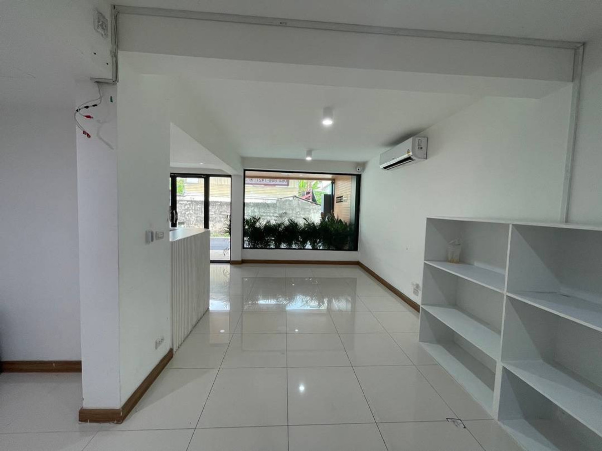 ให้เช่าอาคารพาณิชย์โชคชัย4 ลาดพร้าว71 : ให้เช่าอาคารพาณิชย์ ใกล้ รถไฟฟ้า โชคชัย 4 เพียง 2 นาที