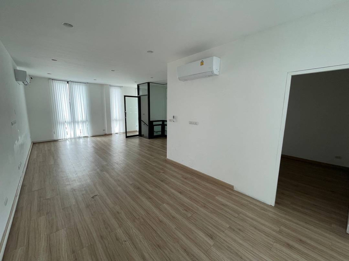 ให้เช่าอาคารพาณิชย์โชคชัย4 ลาดพร้าว71 : ให้เช่าอาคารพาณิชย์ ใกล้ รถไฟฟ้า โชคชัย 4 เพียง 2 นาที