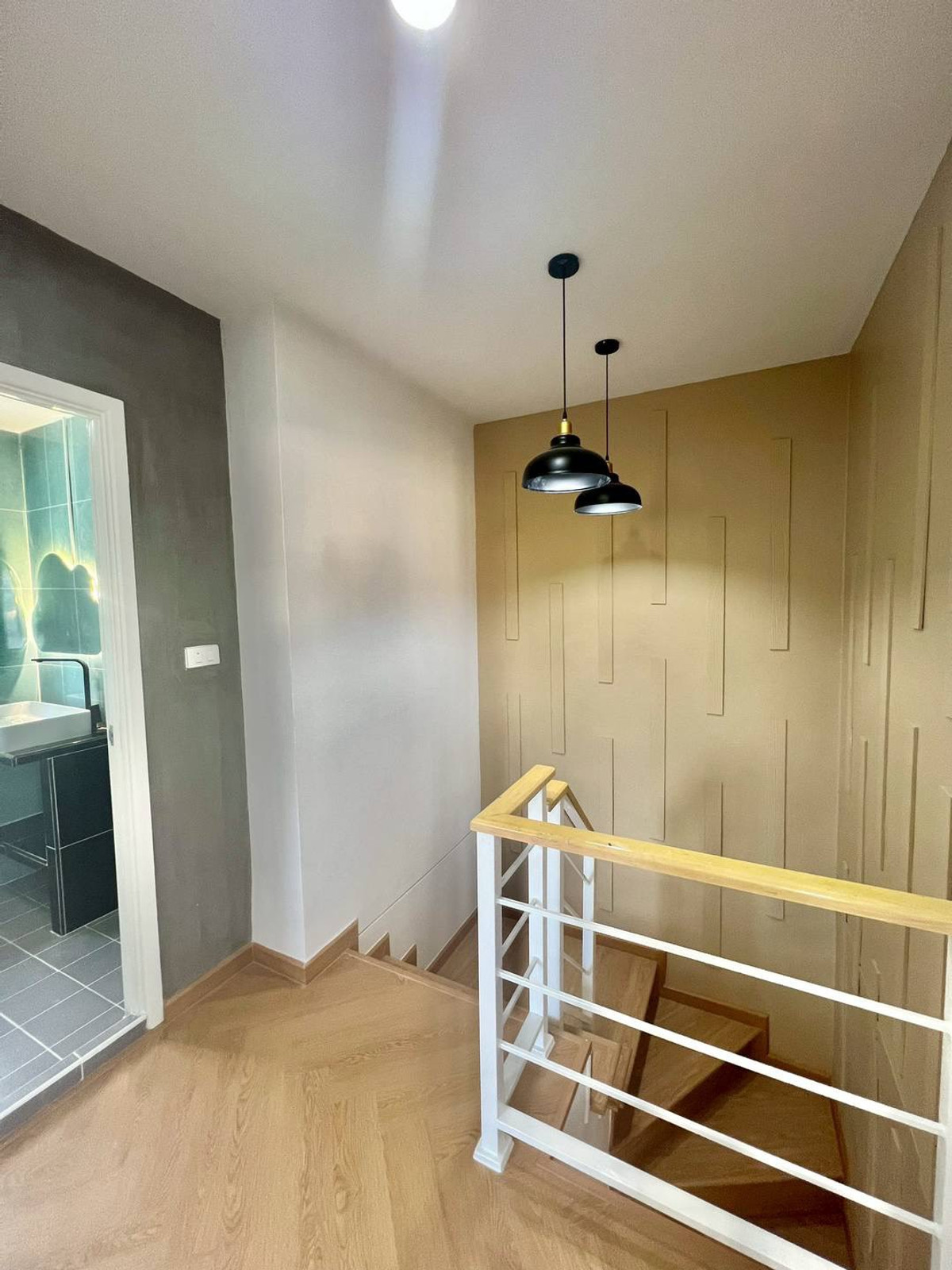 For SaleTownhomePattanakan, Srinakarin : 2-story townhome for sale, corner house, Pruksa Ville Village 50/2 Ramkhamhaeng (Soi Mistine), area 34.8 square meters, 4 bedrooms, Rat Phatthana Subdistrict, Saphan Sung District, Bangkok.