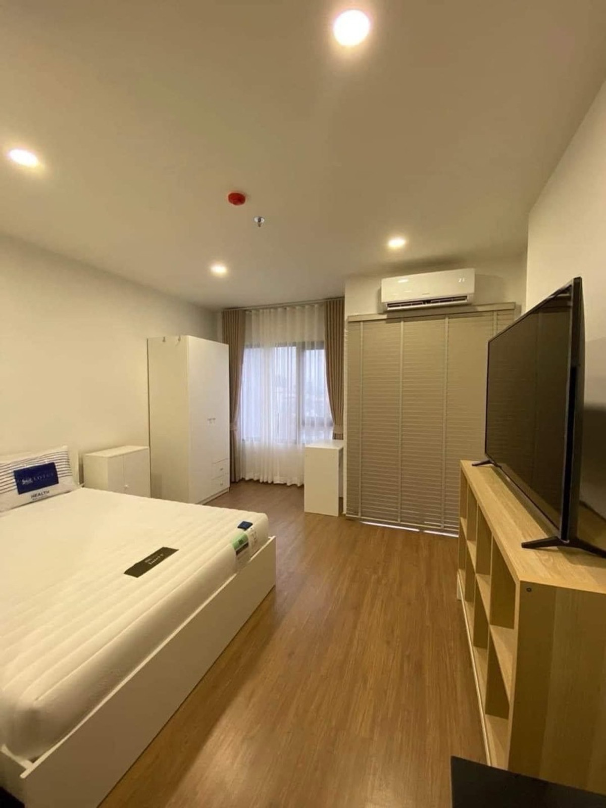 For RentCondoBang kae, Phetkasem : #R9679 🎉 210369 Condo for Rent: The LIVIN Phetkasem
