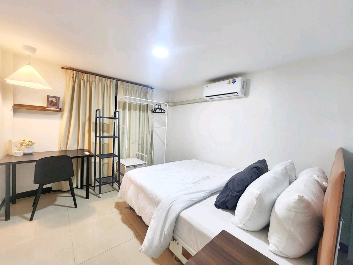 For RentHouseRatchadapisek, Huaikwang, Suttisan : 2-story detached house for rent, luxury level in the heart of Huai Khwang 🛏️ 6 bedrooms 
 🚿 4 bathrooms, near MRT Huai Khwang, furniture & electrical appliances, fully furnished, ready to move in 🛏️ 
 ▪️ Complete electrical appliances ⚡