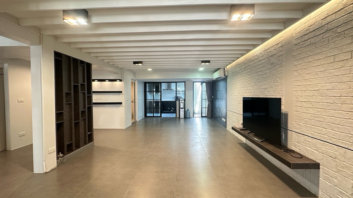 ให้เช่าบ้านสุขุมวิท อโศก ทองหล่อ : บ้านเดี่ยวทำเลเอกมัย ให้เช่า 3 ห้องนอน  house for rent ekamai 12