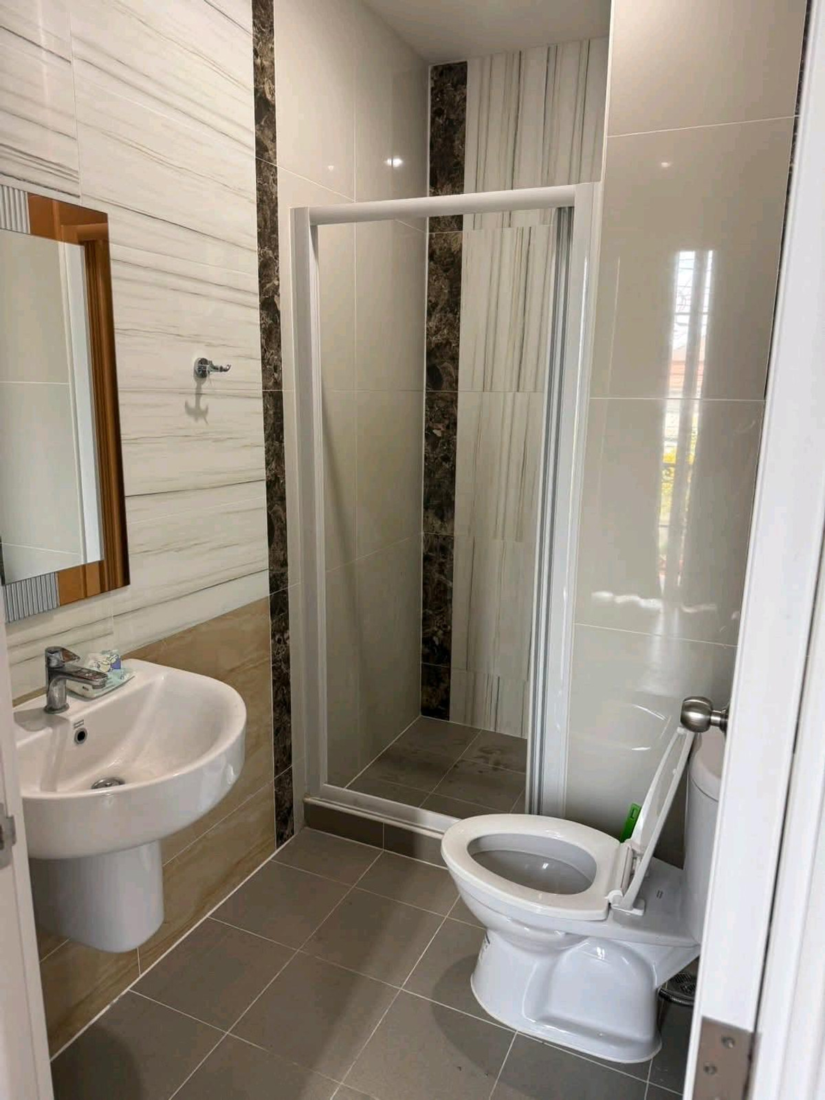 For RentTownhomeSamut Prakan,Samrong : ✨ Location Sukhumvit 76, close to the city, convenient travel, can enter and exit many routes ✨