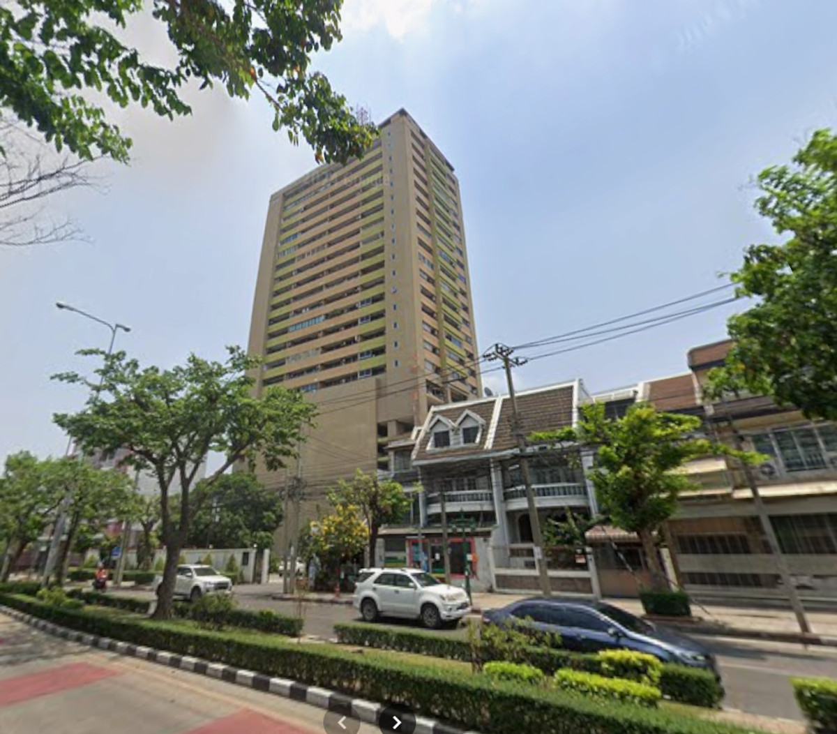 For RentCondoWongwianyai, Charoennakor : Parking for rent at Sathorn Bridge Tower, parking building near BTS Krub Thonburi 350 m., Icon Siam, Taksin Hospital.