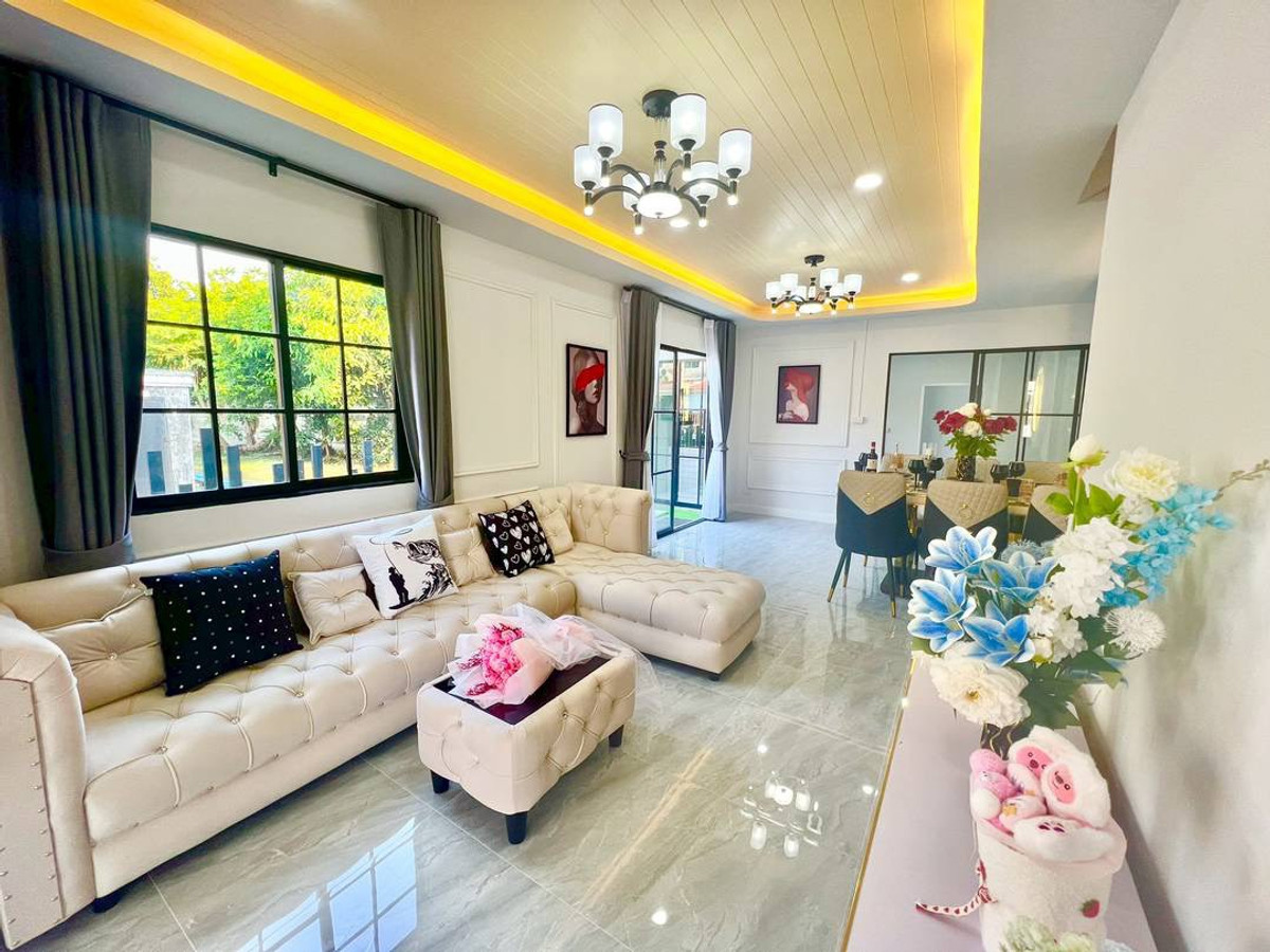For SaleTownhomePattanakan, Srinakarin : 2-story townhome for sale, corner house, Pruksa Ville Village 50/2 Ramkhamhaeng (Soi Mistine), area 34.8 square meters, 4 bedrooms, Rat Phatthana Subdistrict, Saphan Sung District, Bangkok.