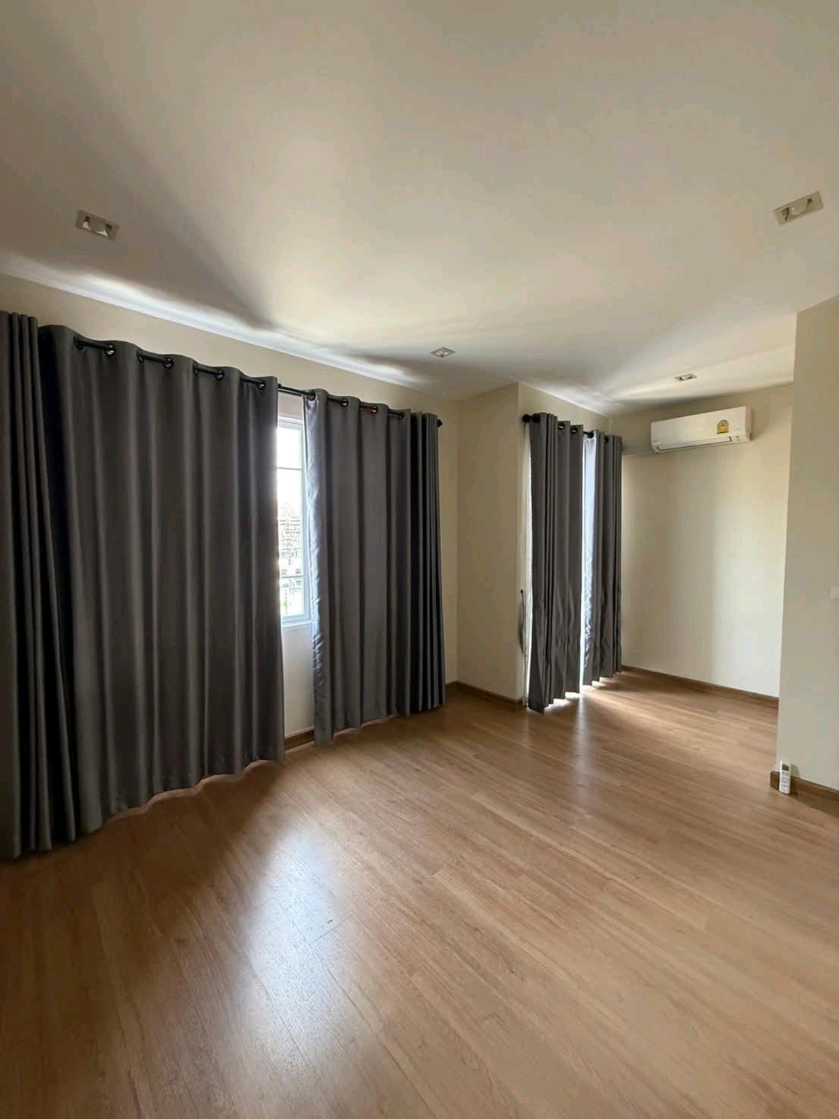 For RentTownhomeSamut Prakan,Samrong : ✨ Location Sukhumvit 76, close to the city, convenient travel, can enter and exit many routes ✨