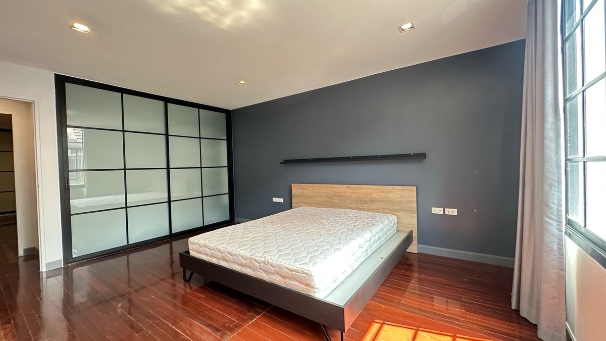 ให้เช่าบ้านสุขุมวิท อโศก ทองหล่อ : บ้านเดี่ยวทำเลเอกมัย ให้เช่า 3 ห้องนอน  house for rent ekamai 12