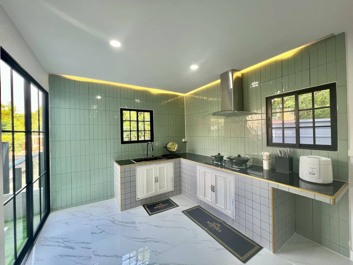 For SaleTownhomePattanakan, Srinakarin : 2-story townhome for sale, corner house, Pruksa Ville Village 50/2 Ramkhamhaeng (Soi Mistine), area 34.8 square meters, 4 bedrooms, Rat Phatthana Subdistrict, Saphan Sung District, Bangkok.