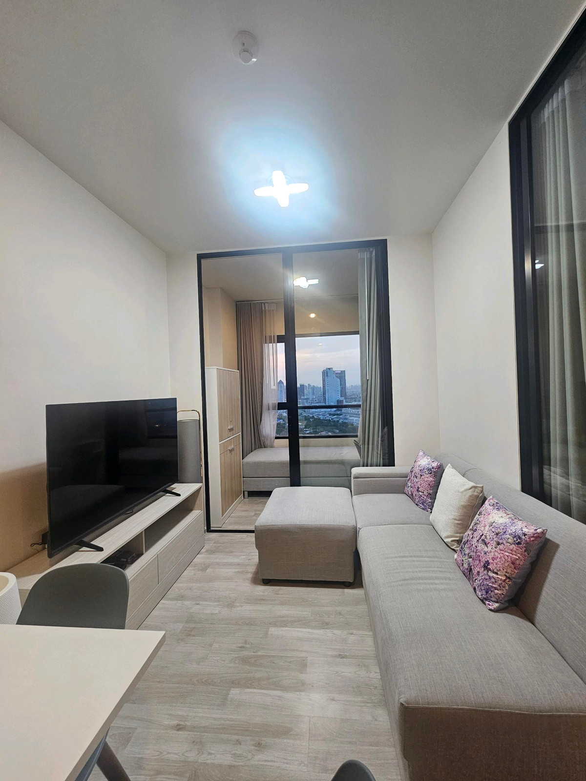 ขายคอนโดบางนา แบริ่ง ลาซาล : ห้องสวย พร้อมอยู่ ชั้น 28 ขนาด 1 นอน 1 น้ำ 35 ตรม.
✨ วิวสระ + วิวเมือง + วิวหมู่บ้านเลคไซด์ วิลล่า (โล่ง ไม่บล็อก)