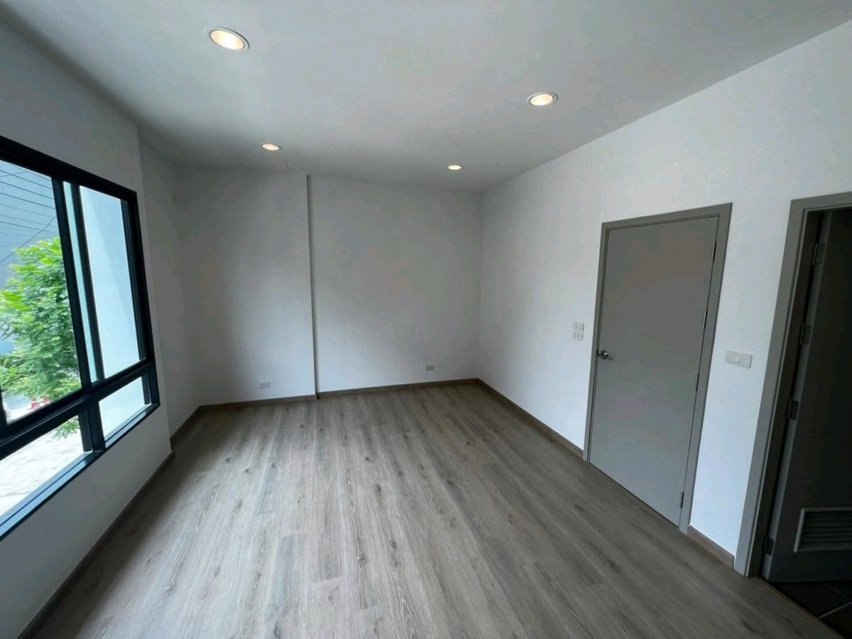 ให้เช่าทาวน์โฮมนวมินทร์ รามอินทรา : 🏡 ทาวน์โฮม 3 ชั้น หลังใหญ่ ติดถนนเมน ทำเลศักยภาพ ทำเลดี ใกล้ทางด่วน + รถไฟฟ้า เดินทางสะดวกสุดๆ