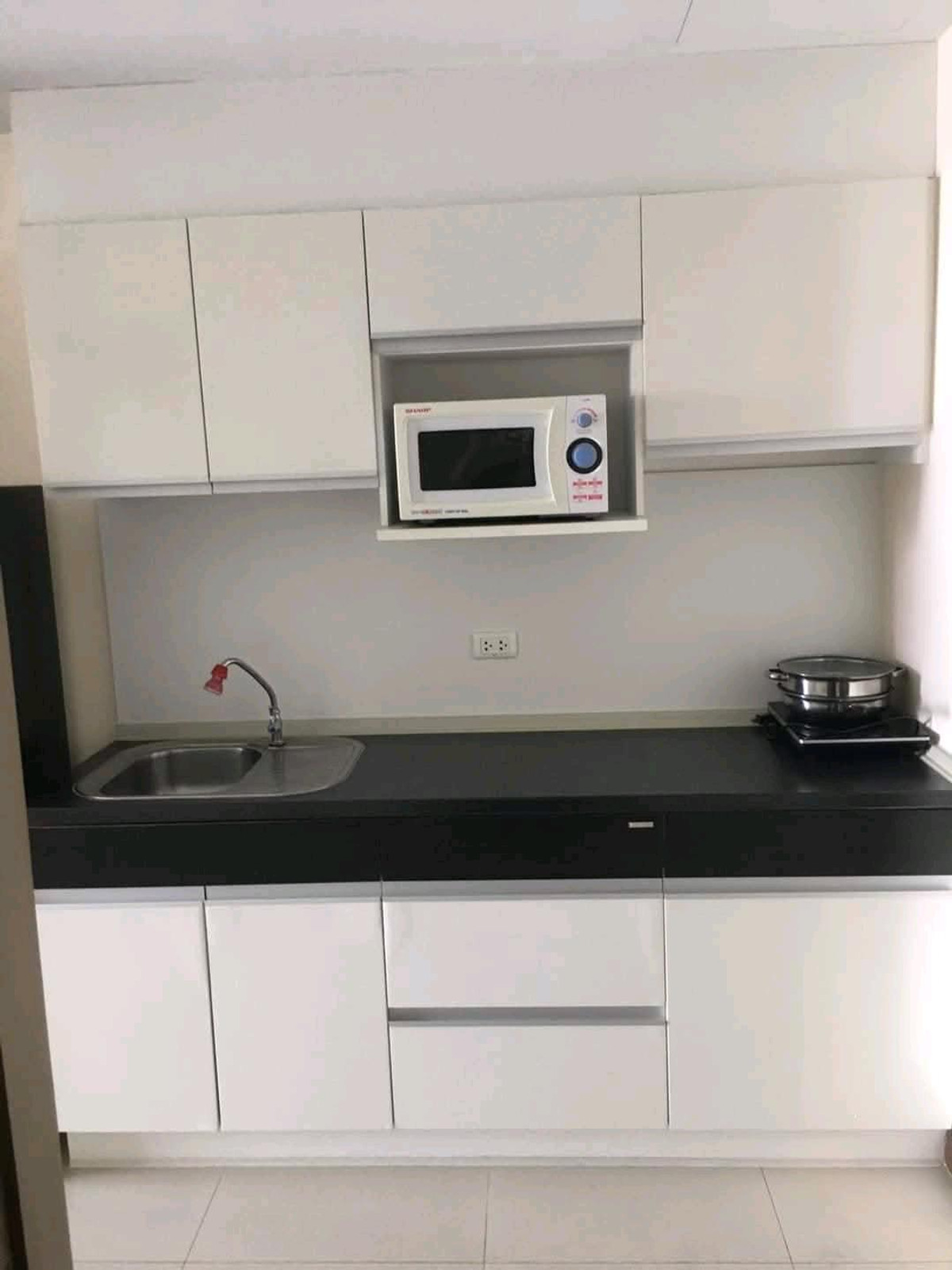 For RentCondoRatchathewi,Phayathai : Prime location near BTS Ratchathewi, convenient travel, near Siam, Fully Furnished, ready to move in immediately.