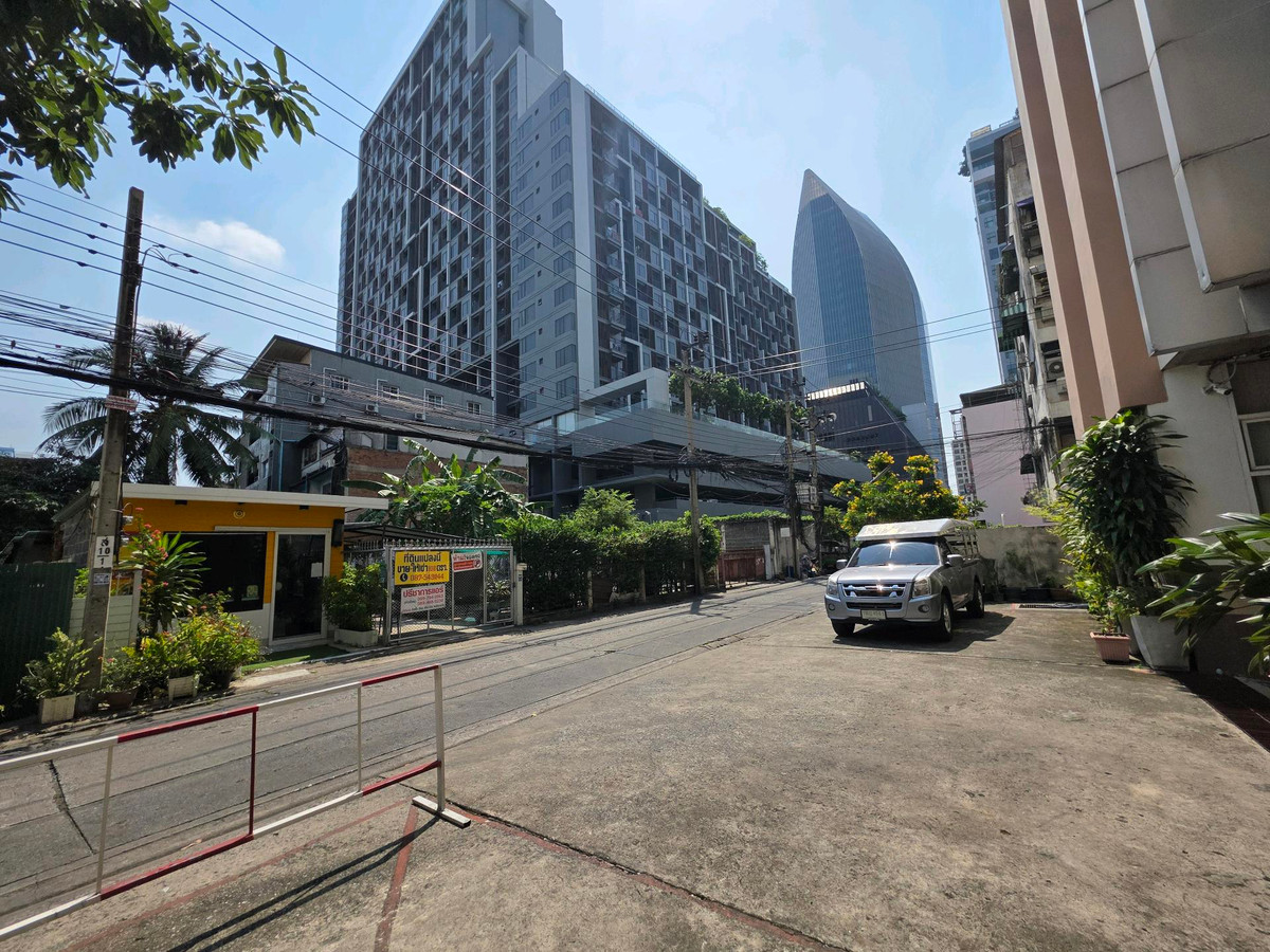 For SaleCondoSapankwai,Jatujak : For sale: Maison de Ville Pradipat 25, spacious room 32 sq m, near BTS Saphan Khwai, good location, affordable price.
