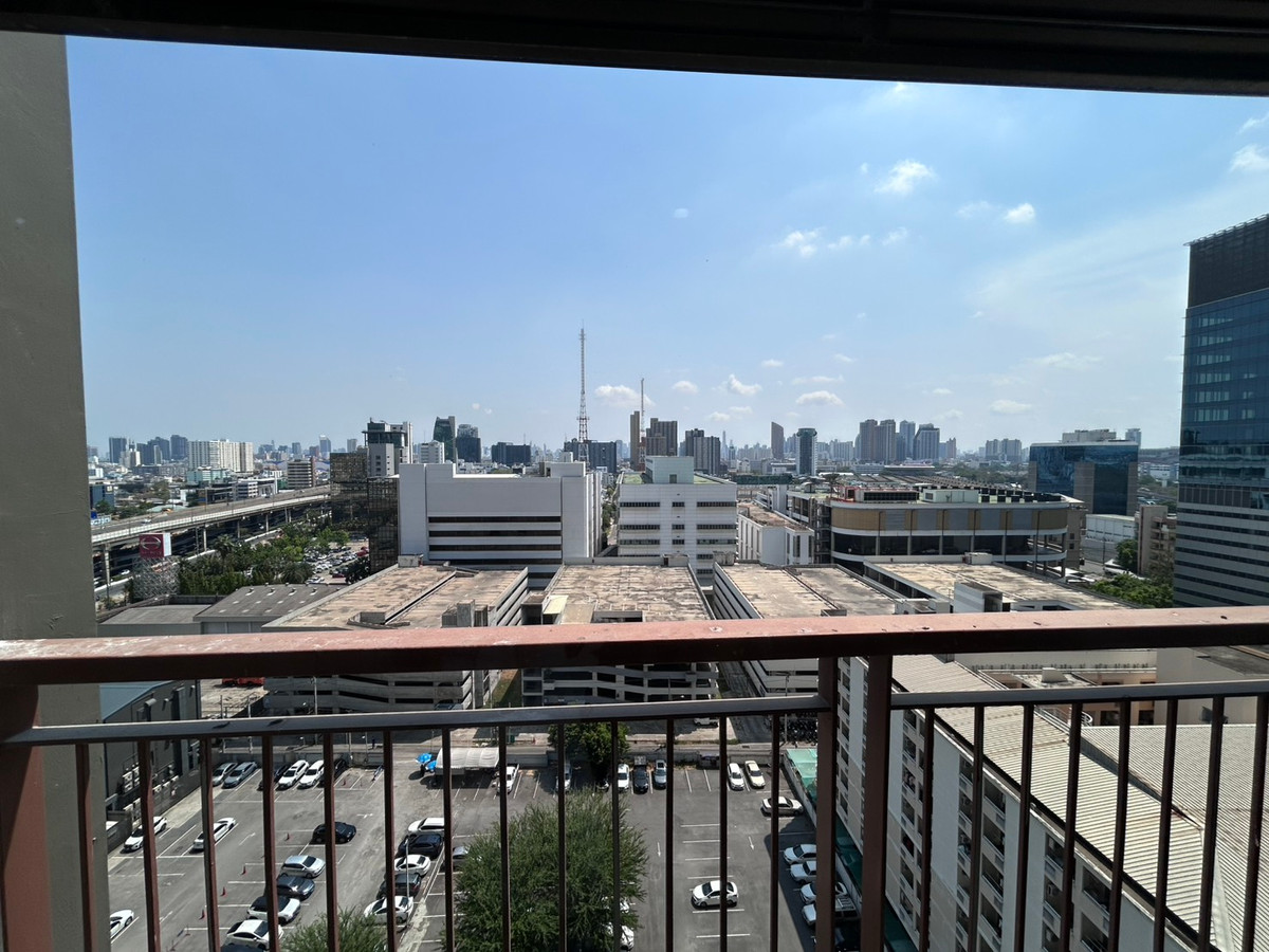 ให้เช่าคอนโดลาดพร้าว เซ็นทรัลลาดพร้าว : SYM Vipha Ladprao ห้องรีโนเวทใหม่ ว่างพร้อมให้เช่า เฟอรนิเจ้อใหม่ เครื่องใช้ไฟฟ้าครบ ใกล้ bts หมอชิดและ mrt จตุจักร