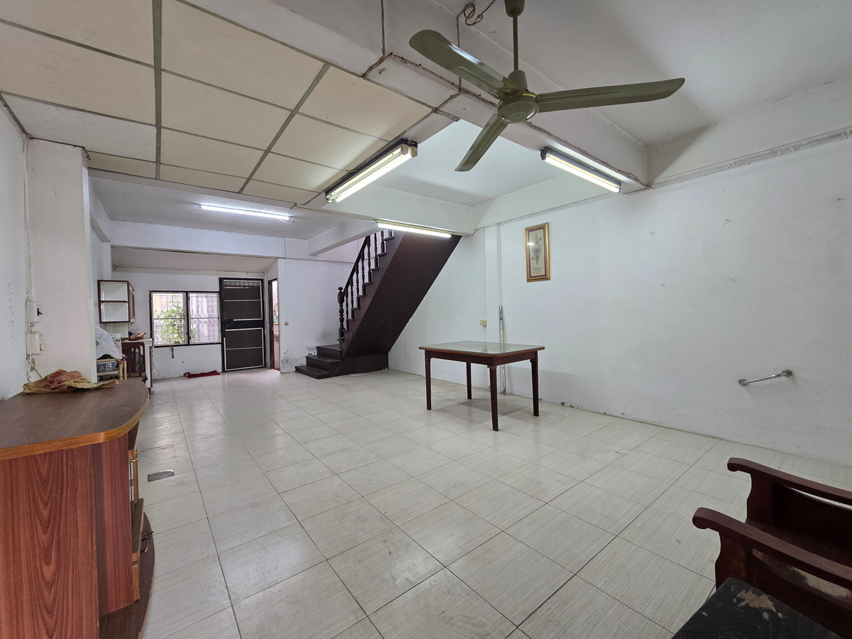 ขายทาวน์โฮมลาดพร้าว101 แฮปปี้แลนด์ : ขายทาวน์เฮ้าส์ 2 ชั้น หมู่บ้านเย็นสุข ลาดพร้าว 87 หลังริม