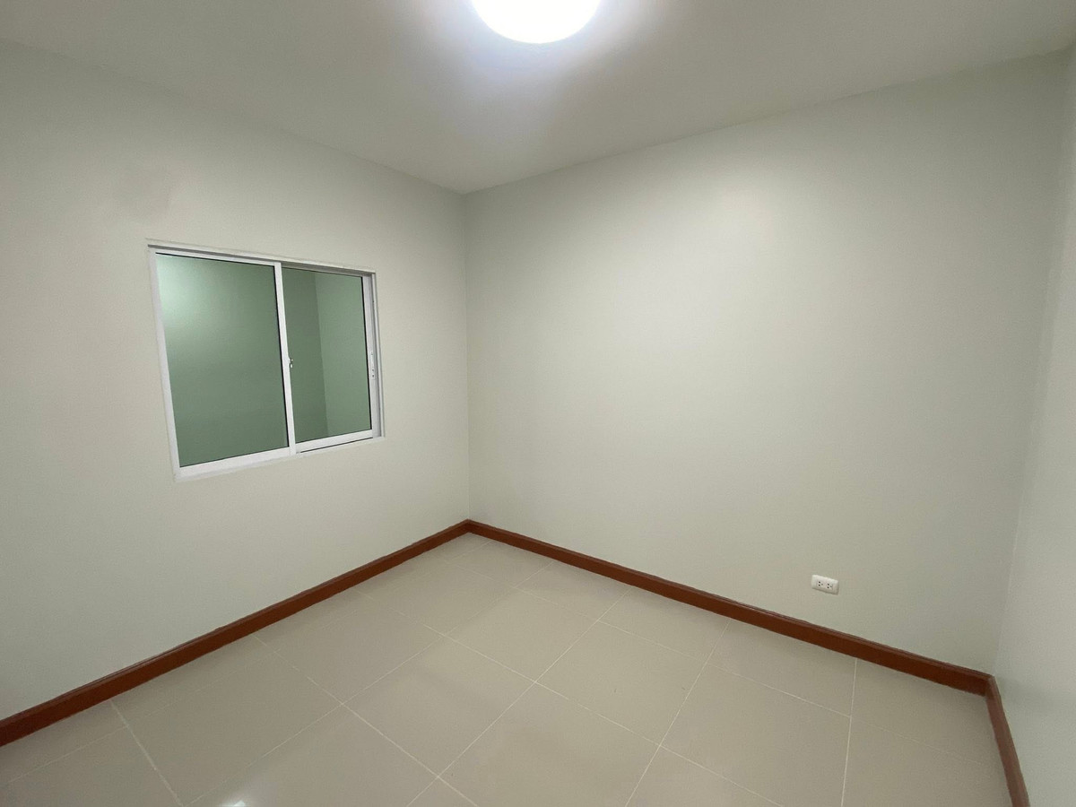 For SaleTownhomeSriracha Laem Chabang Ban Bueng : Lioprite Village 1-story townhouse for sale, Bowin location, near industrial estate, easy installments.