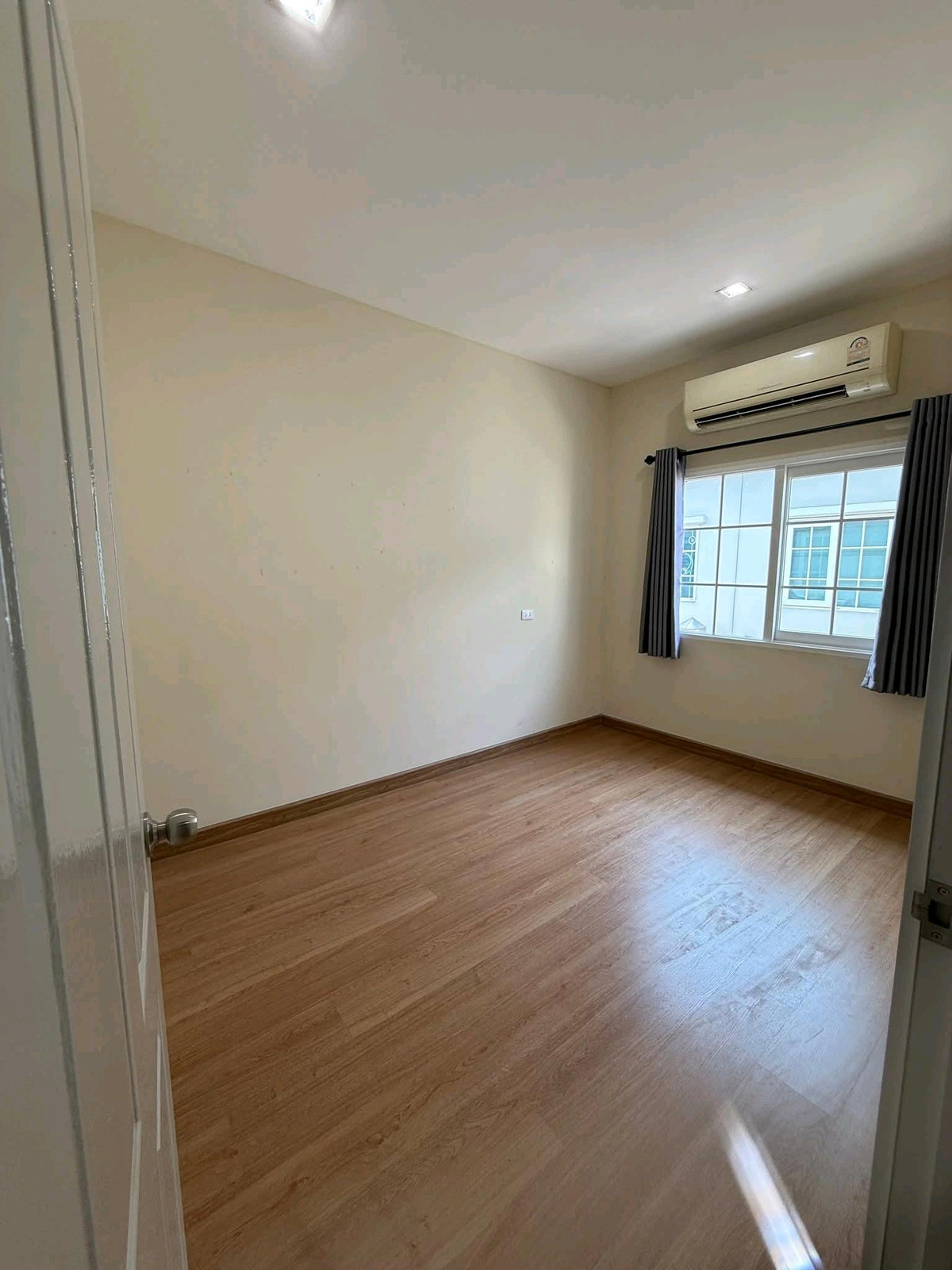 For RentTownhomeSamut Prakan,Samrong : ✨ Location Sukhumvit 76, close to the city, convenient travel, can enter and exit many routes ✨