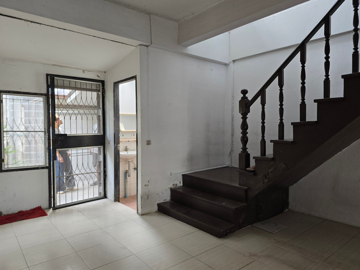 ขายทาวน์โฮมลาดพร้าว101 แฮปปี้แลนด์ : ขายทาวน์เฮ้าส์ 2 ชั้น หมู่บ้านเย็นสุข ลาดพร้าว 87 หลังริม