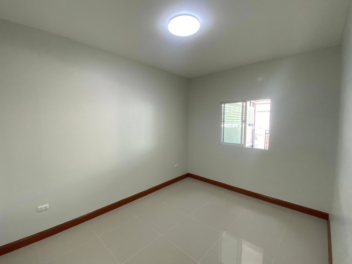 For SaleTownhomeSriracha Laem Chabang Ban Bueng : Lioprite Village 1-story townhouse for sale, Bowin location, near industrial estate, easy installments.