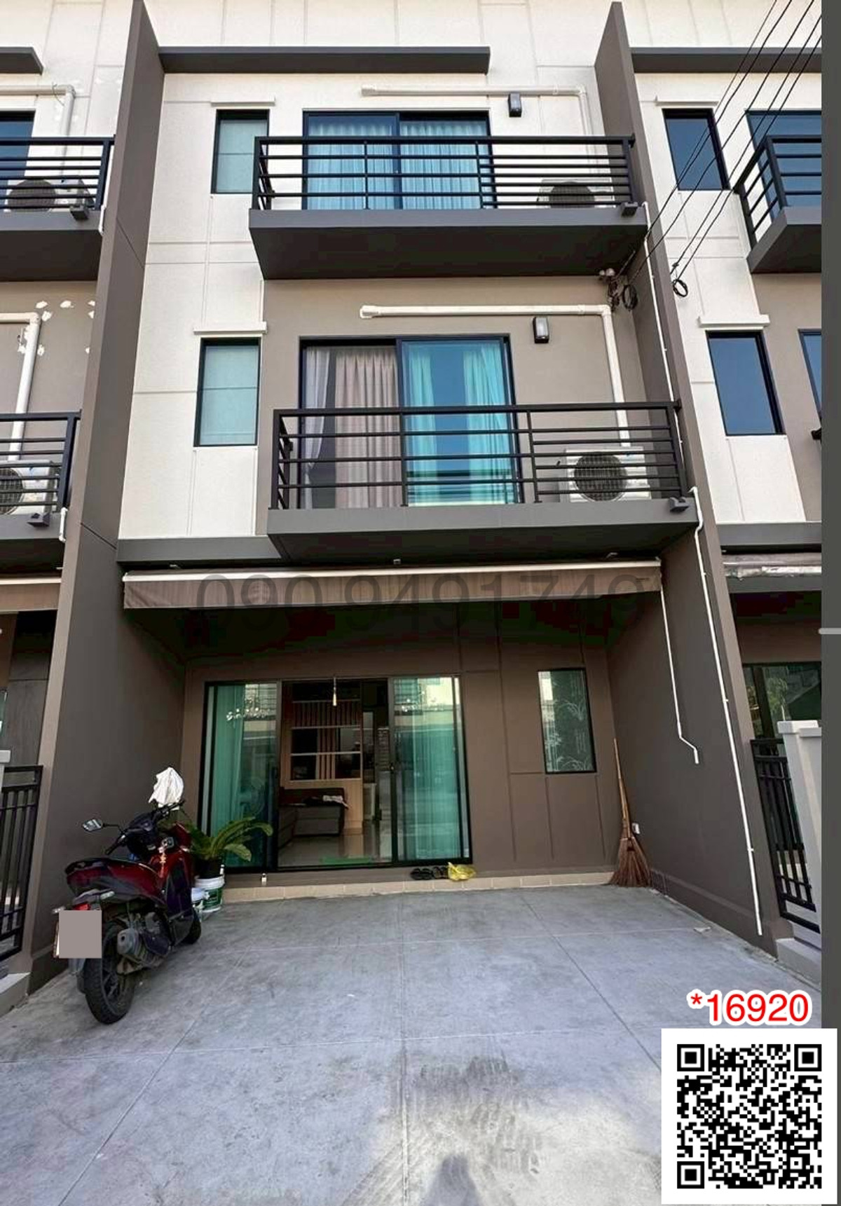 For SaleTownhomeOnnut, Udomsuk : For sale: 3-story townhome, Baan Klang Muang. Srinakarin-On Nut, fully decorated, ready to move in.