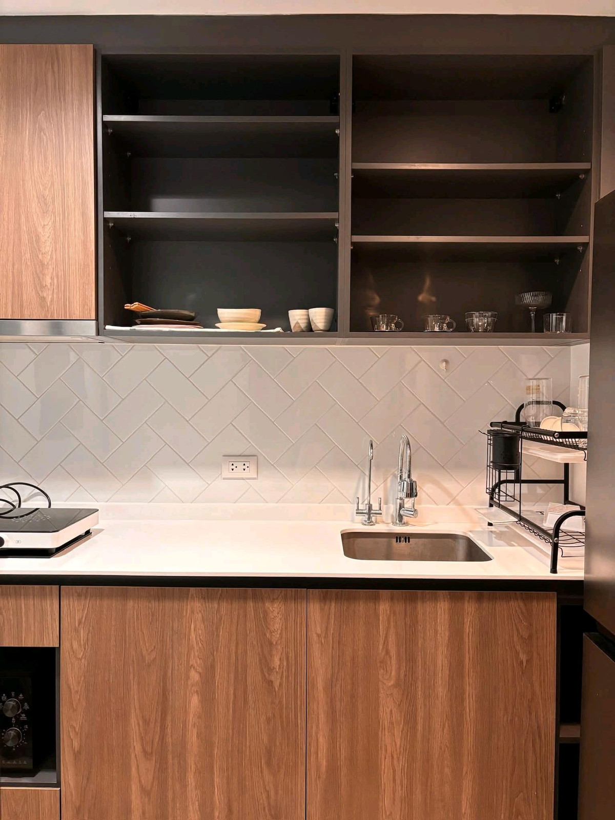 For RentCondoLadprao, Central Ladprao : 🚇 Near MRT Phaholyothin 
 The Line Phaholyothin Park (The Line Phaholyothin Park) 🌿✨ 
 Beautiful condo, good location, near the BTS, room ready to move in, make an appointment to view!