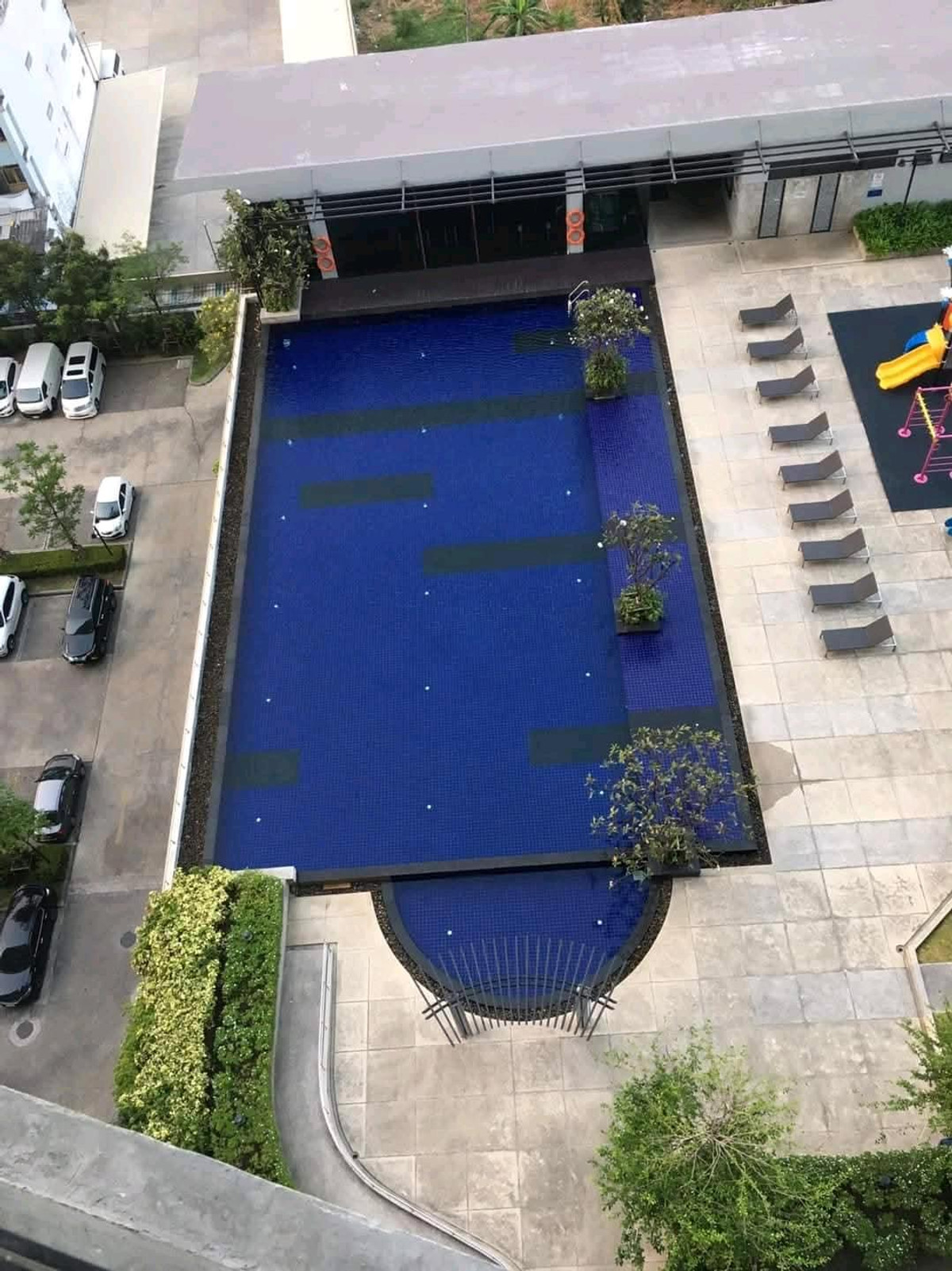 For RentCondoRatchathewi,Phayathai : Prime location near BTS Ratchathewi, convenient travel, near Siam, Fully Furnished, ready to move in immediately.