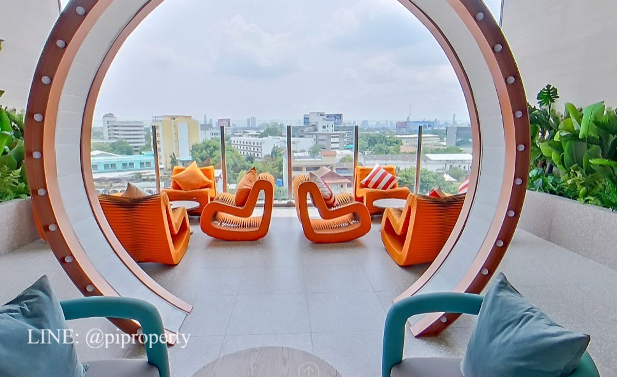 For RentCondoKhlongtoei, Kluaynamthai : Fully furnished 1 Bed unit for rent in Aspire Rama 4. Sukhumvit BTS Phra Khanong - Rama 4 living area. Nice deco and ready to move in. 