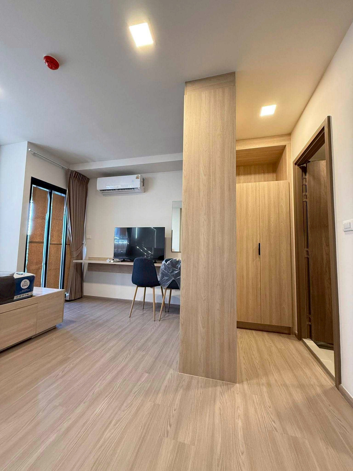 For RentCondoSamut Prakan,Samrong : 🐾🌇 Brand new room with open views, top floor @ THE MUVE Sukhumvit 107 🚆✨ Pet-friendly + free shuttle bus to BTS Bearing — convenient,ครบ everything in one place! 🐶💨