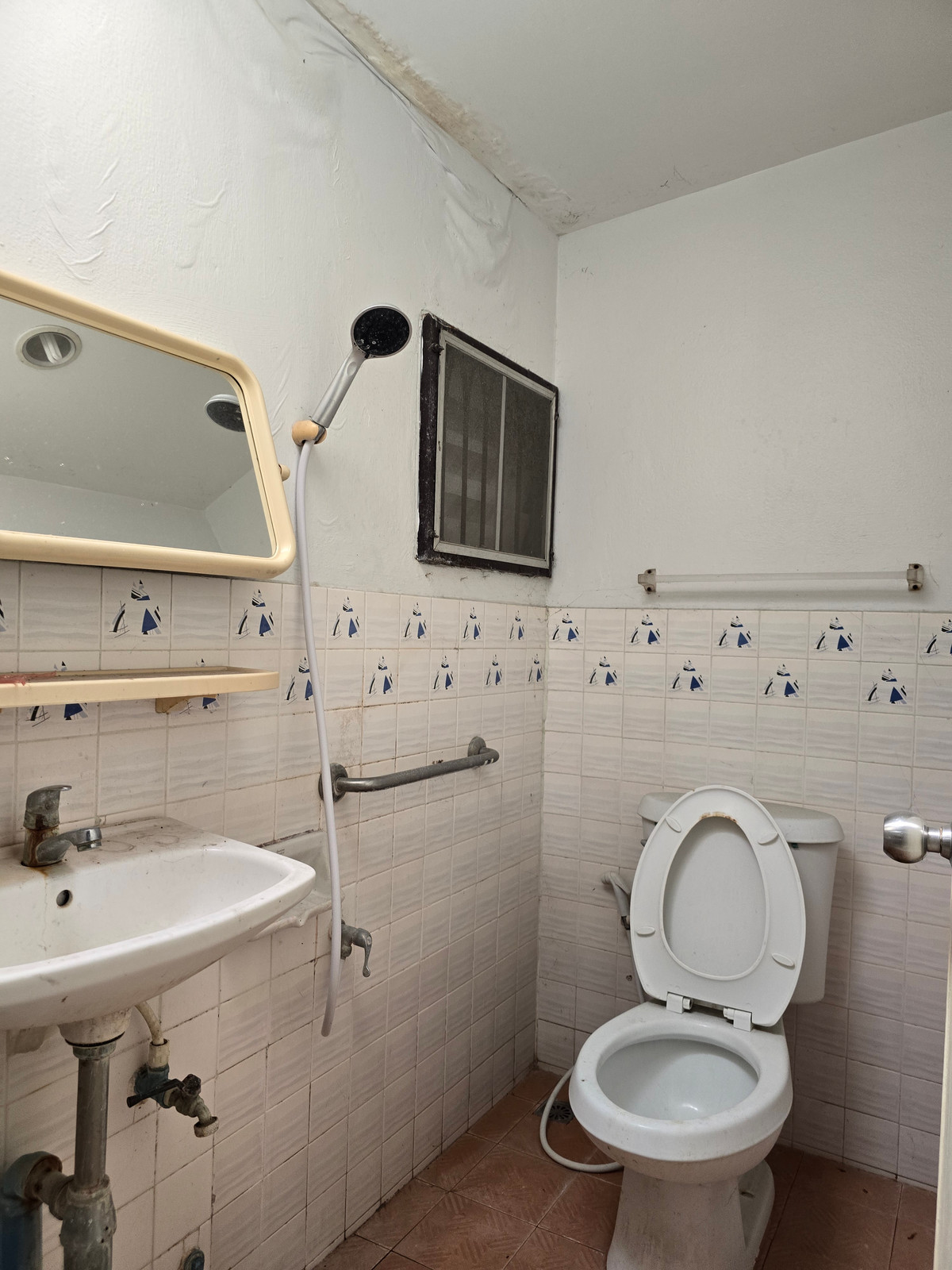 ขายทาวน์โฮมลาดพร้าว101 แฮปปี้แลนด์ : ขายทาวน์เฮ้าส์ 2 ชั้น หมู่บ้านเย็นสุข ลาดพร้าว 87 หลังริม