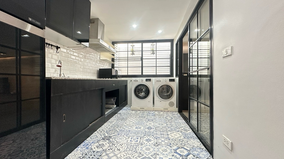 ให้เช่าบ้านสุขุมวิท อโศก ทองหล่อ : บ้านเดี่ยวทำเลเอกมัย ให้เช่า 3 ห้องนอน  house for rent ekamai 12