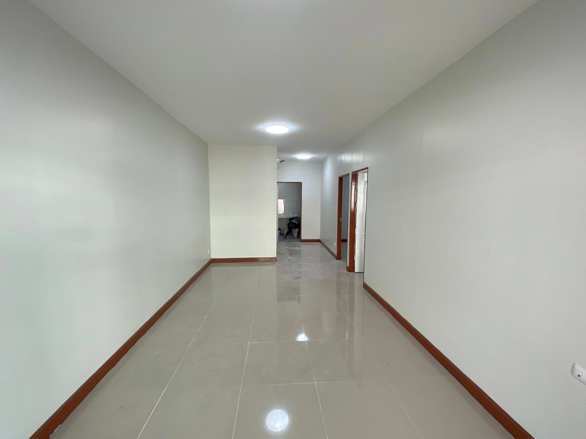 For SaleTownhomeSriracha Laem Chabang Ban Bueng : 1-story townhouse for sale, good price, can borrow more than the loan amount, Bowin location, near Lio Prime Sriracha-Borwin Industrial Estate.