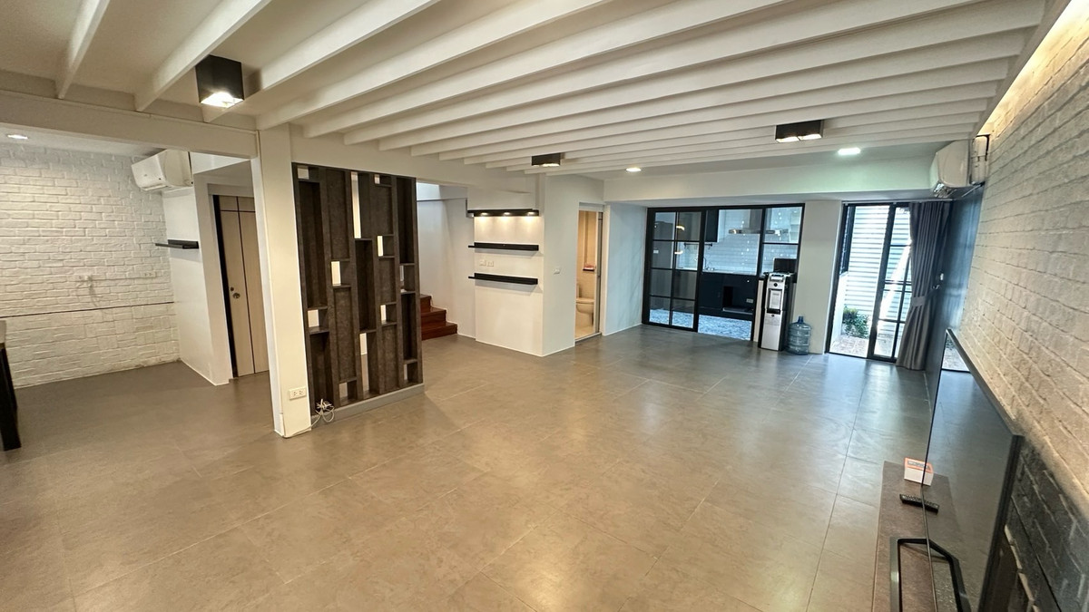 ให้เช่าบ้านสุขุมวิท อโศก ทองหล่อ : บ้านเดี่ยวทำเลเอกมัย ให้เช่า 3 ห้องนอน  house for rent ekamai 12