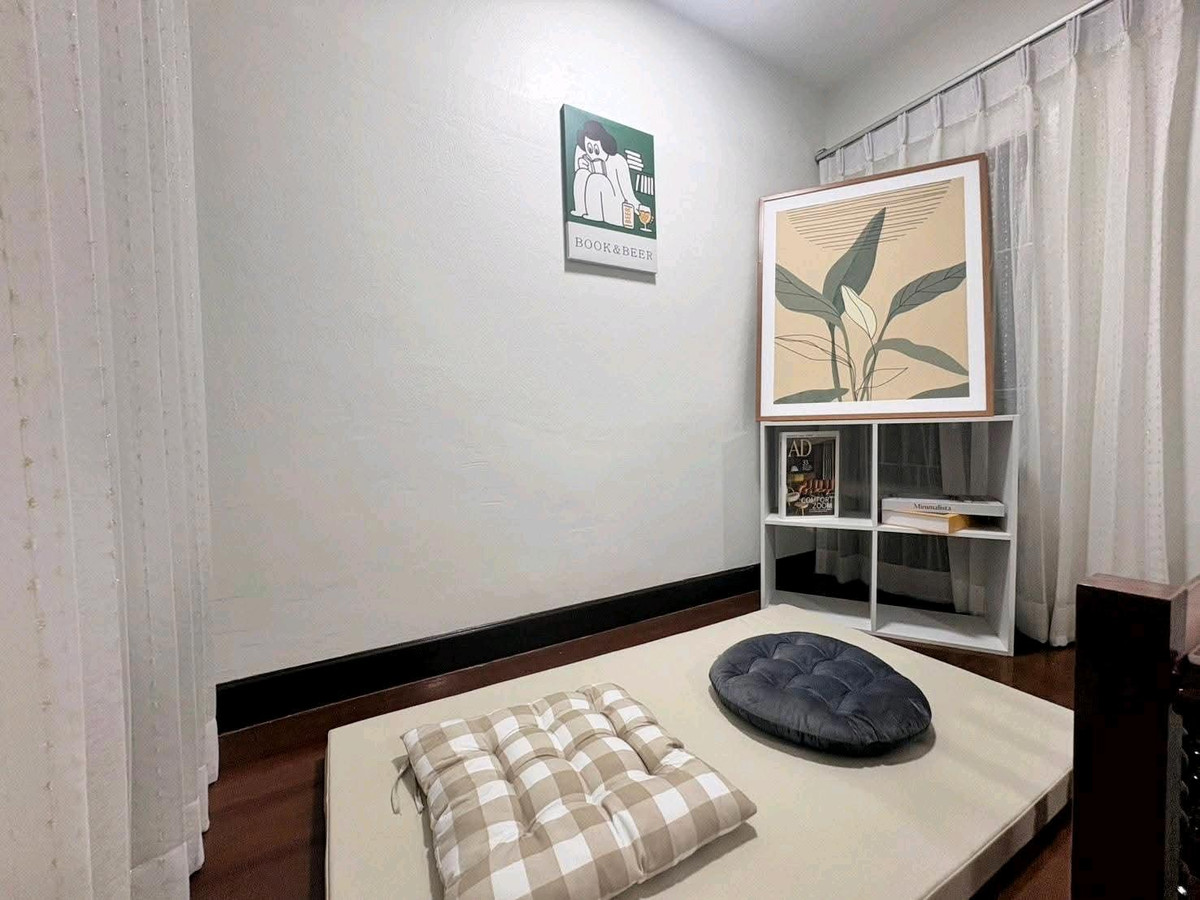 For RentHouseRatchadapisek, Huaikwang, Suttisan : 2-story detached house for rent, luxury level in the heart of Huai Khwang 🛏️ 6 bedrooms 
 🚿 4 bathrooms, near MRT Huai Khwang, furniture & electrical appliances, fully furnished, ready to move in 🛏️ 
 ▪️ Complete electrical appliances ⚡