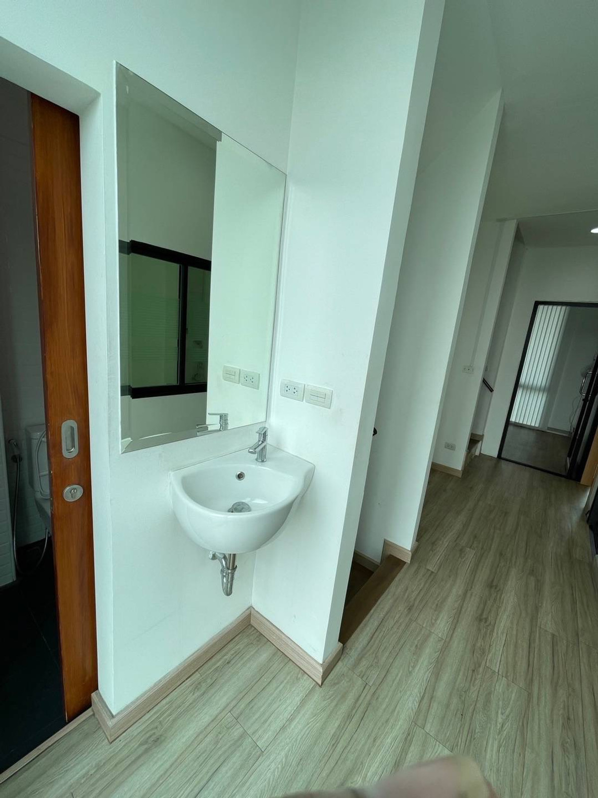 ให้เช่าอาคารพาณิชย์โชคชัย4 ลาดพร้าว71 : ให้เช่าอาคารพาณิชย์ ใกล้ รถไฟฟ้า โชคชัย 4 เพียง 2 นาที