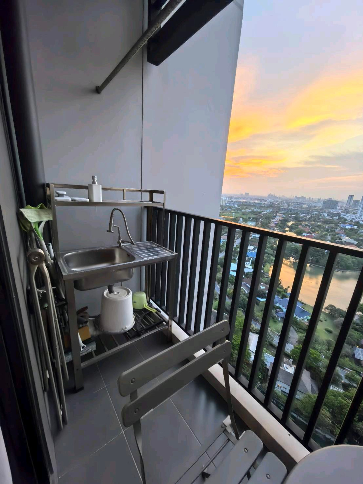 ขายคอนโดบางนา แบริ่ง ลาซาล : ห้องสวย พร้อมอยู่ ชั้น 28 ขนาด 1 นอน 1 น้ำ 35 ตรม.
✨ วิวสระ + วิวเมือง + วิวหมู่บ้านเลคไซด์ วิลล่า (โล่ง ไม่บล็อก)