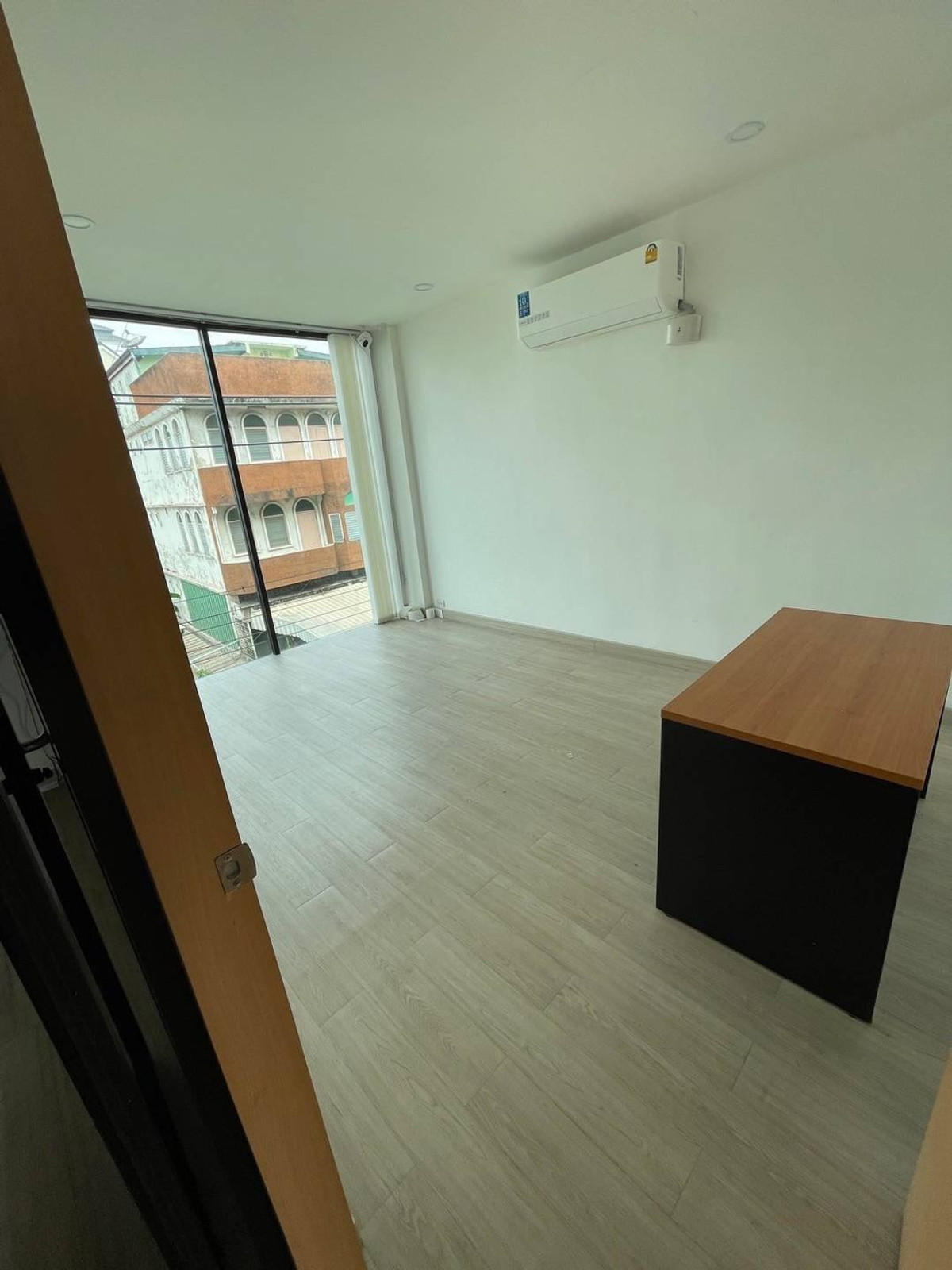 ให้เช่าอาคารพาณิชย์โชคชัย4 ลาดพร้าว71 : ให้เช่าอาคารพาณิชย์ ใกล้ รถไฟฟ้า โชคชัย 4 เพียง 2 นาที