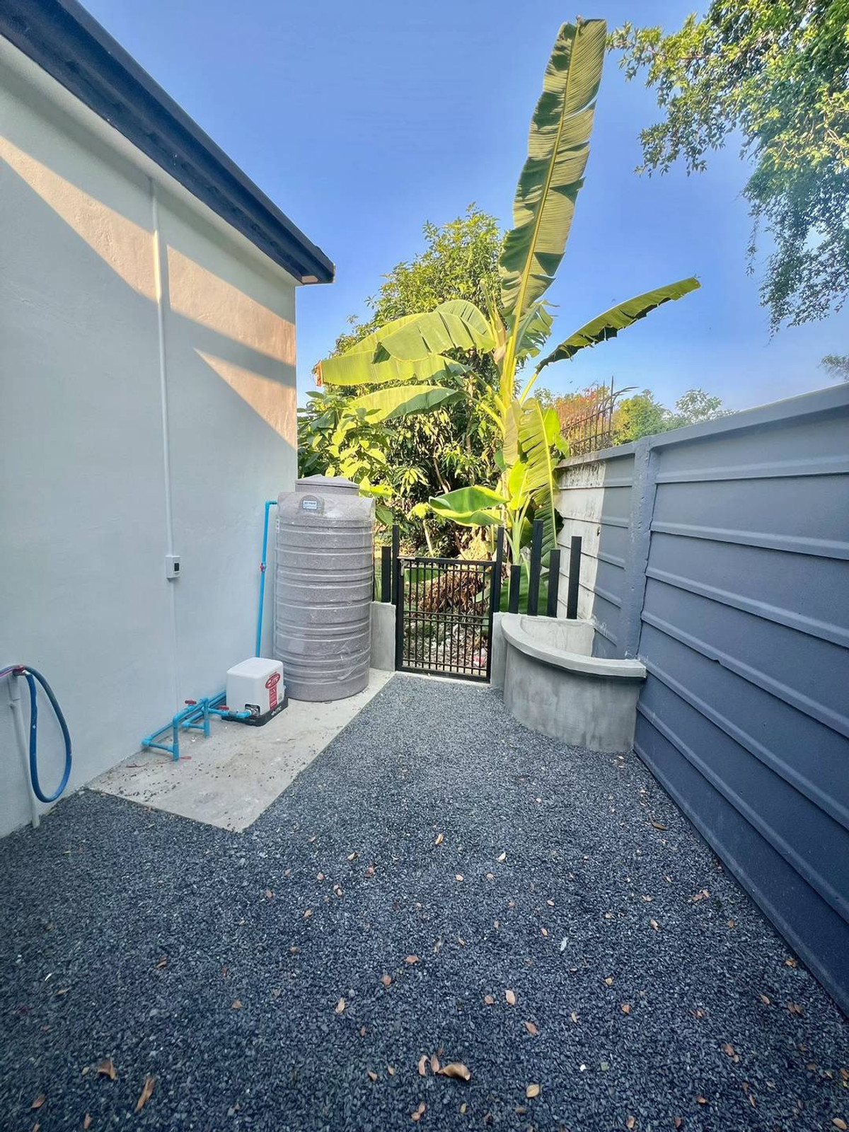 For SaleTownhomePattanakan, Srinakarin : 2-story townhome for sale, corner house, Pruksa Ville Village 50/2 Ramkhamhaeng (Soi Mistine), area 34.8 square meters, 4 bedrooms, Rat Phatthana Subdistrict, Saphan Sung District, Bangkok.