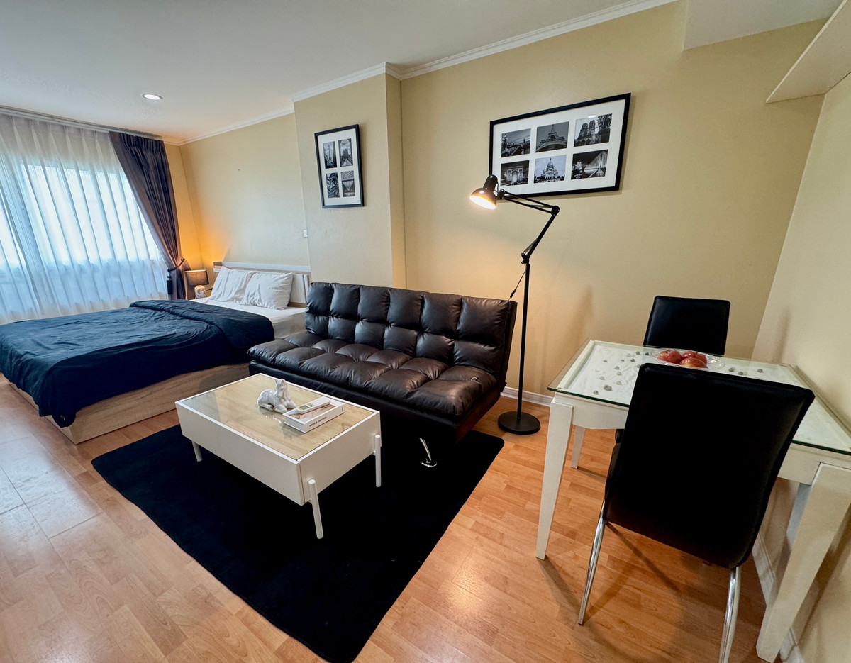 For RentCondoRamkhamhaeng, Hua Mak : Studio room for rent. Newly renovated! all new furniture!!