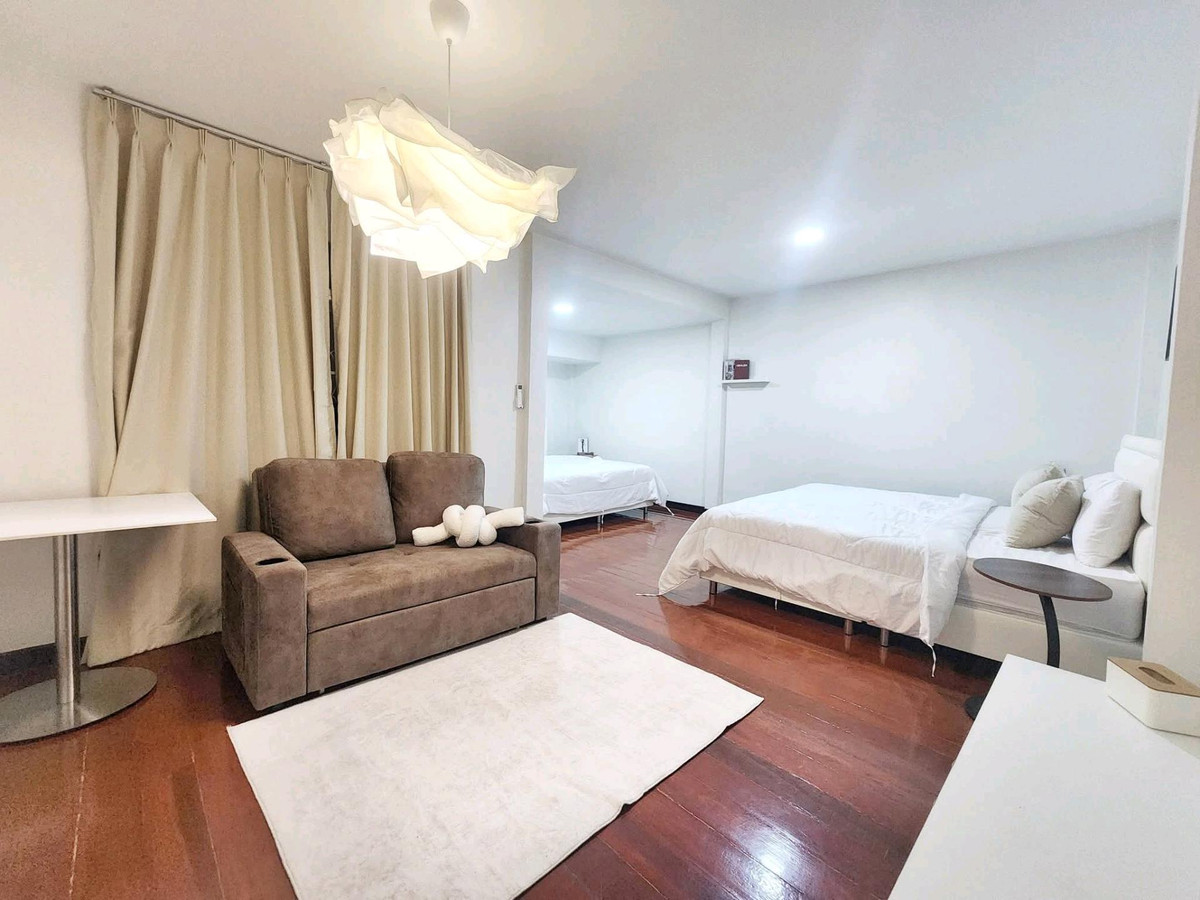 For RentHouseRatchadapisek, Huaikwang, Suttisan : 2-story detached house for rent, luxury level in the heart of Huai Khwang 🛏️ 6 bedrooms 
 🚿 4 bathrooms, near MRT Huai Khwang, furniture & electrical appliances, fully furnished, ready to move in 🛏️ 
 ▪️ Complete electrical appliances ⚡